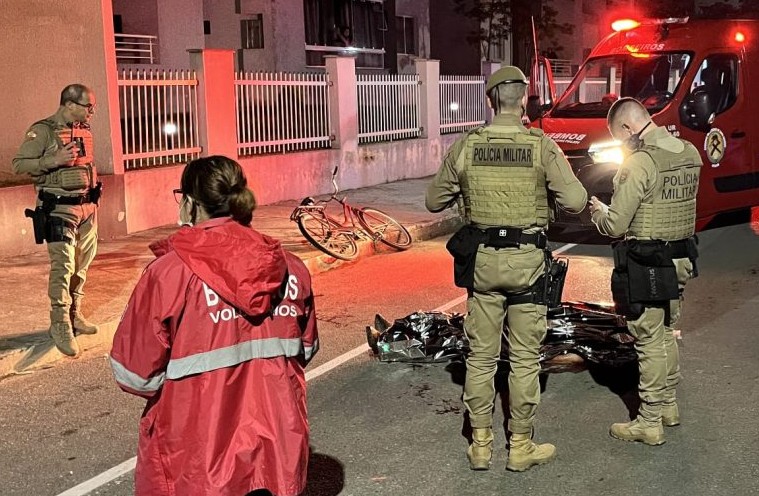  BRIGA: esfaqueado, caiu morto no meio da rua