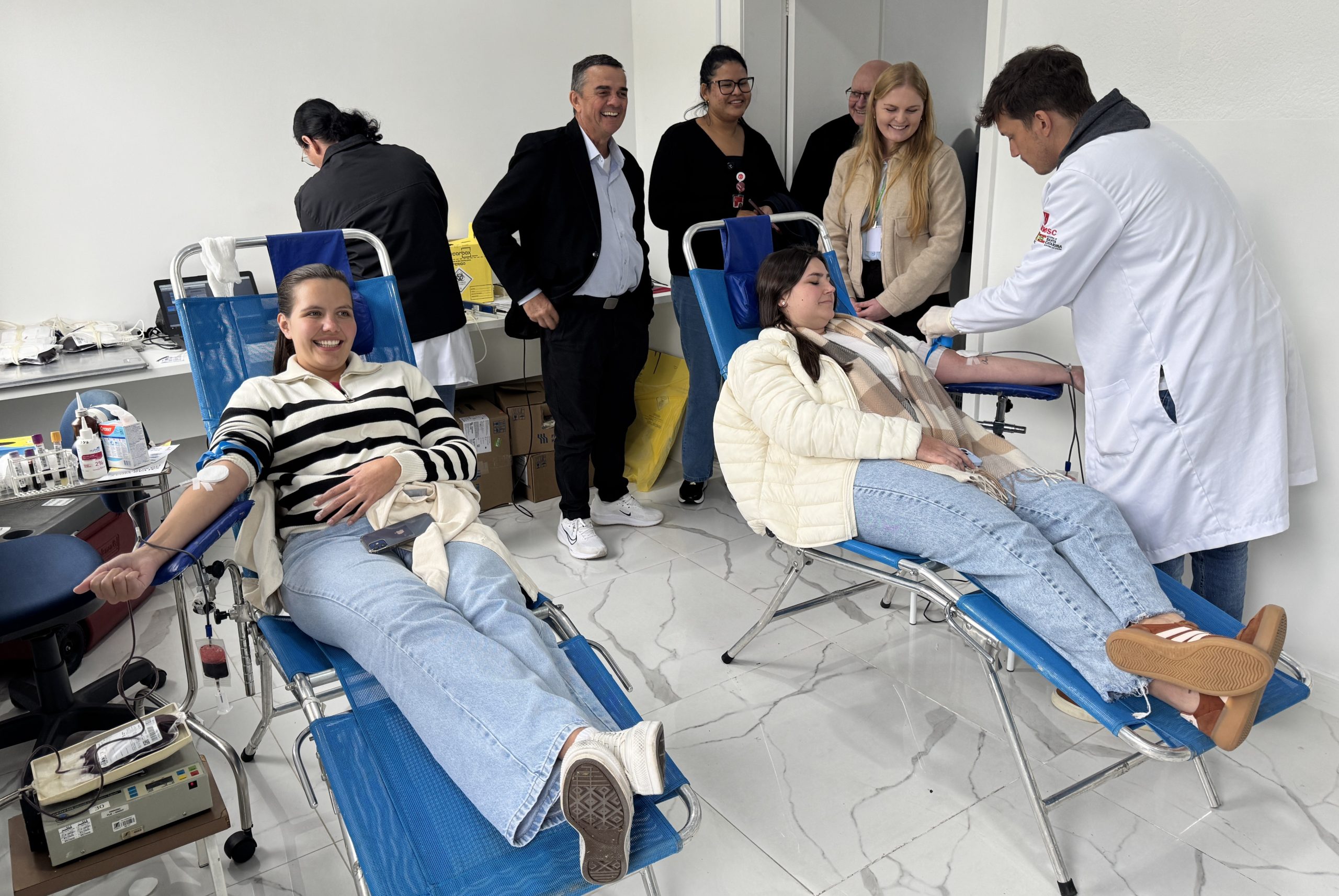 Número expressivo de jovens compareceu para efetuar a doação como gesto de amor ao próximo.