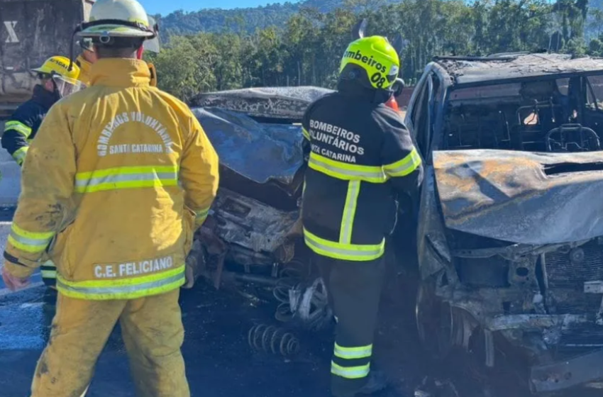  Motorista quebra vidro e escapa de carro em chamas após grave acidente na BR-470