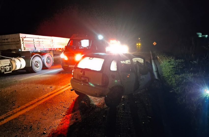  Colisão entre carro e caminhão deixa dois feridos na SC-418, em São Bento do Sul