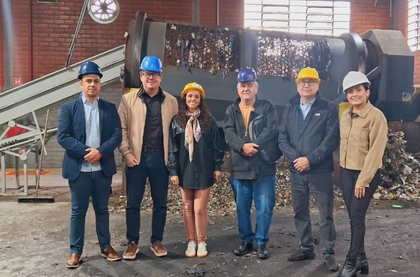  Comitiva de Mato Grosso e da Bolívia visita usina de processamento de resíduos em São Bento do Sul