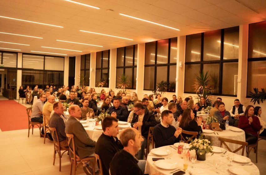  Condor homenageia colaboradores com até 45 anos de empresa